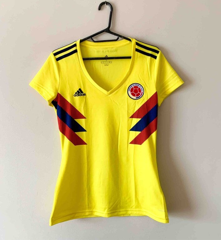 Apoya a nuestra selección colombiana portando la camiseta de colombia