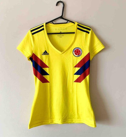 Apoya a nuestra selección colombiana portando la camiseta de colombia