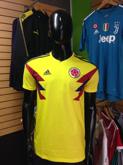 Apoya a nuestra selección colombiana portando la camiseta de colombia